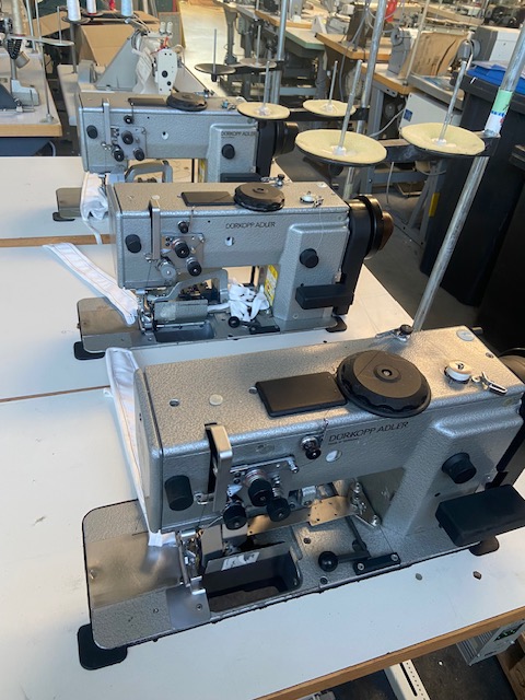 DürkoppAdler 767 AE 73 Einfaßmaschine mit Kantenbeschneidung mit 220 Volt Servomotor